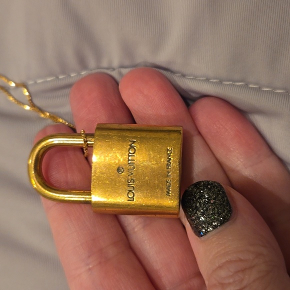 LV lock no key on 32" sterling silver goldtone plated chain lock #308 - Picture 3 of 7